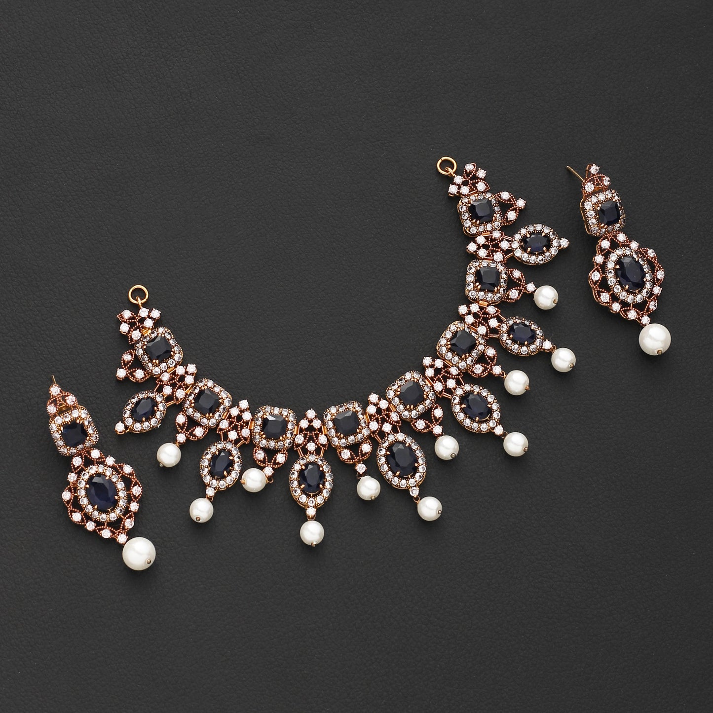 Vividia Necklace Set