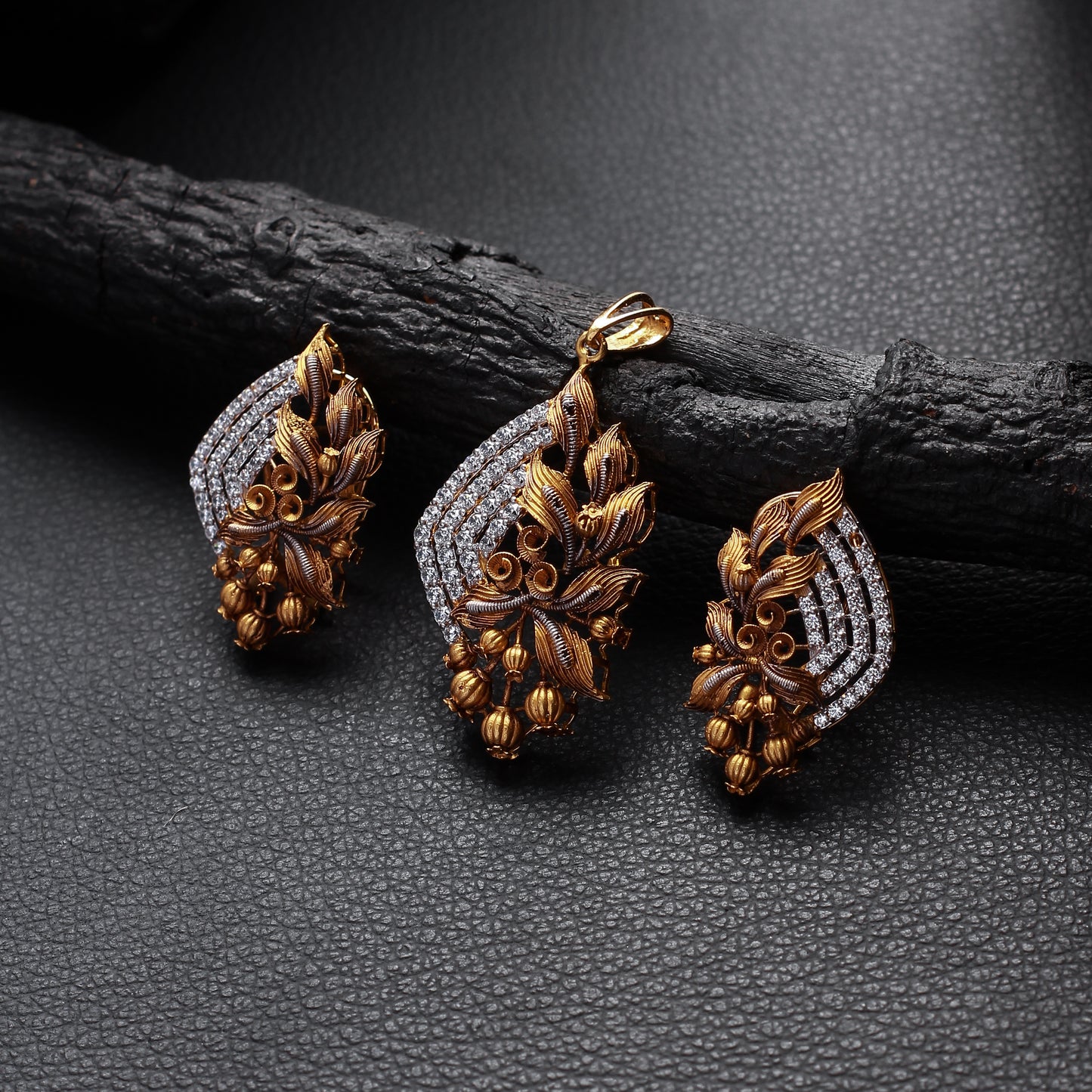 Brontide Pendant Set