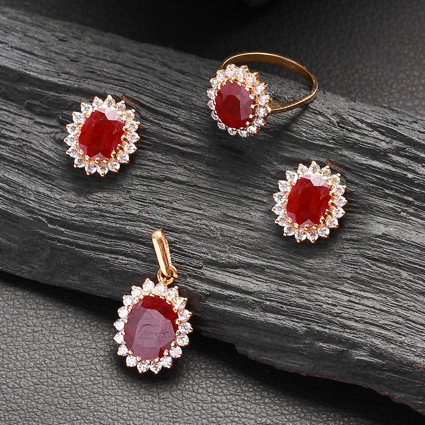 Carmine Pendant Set