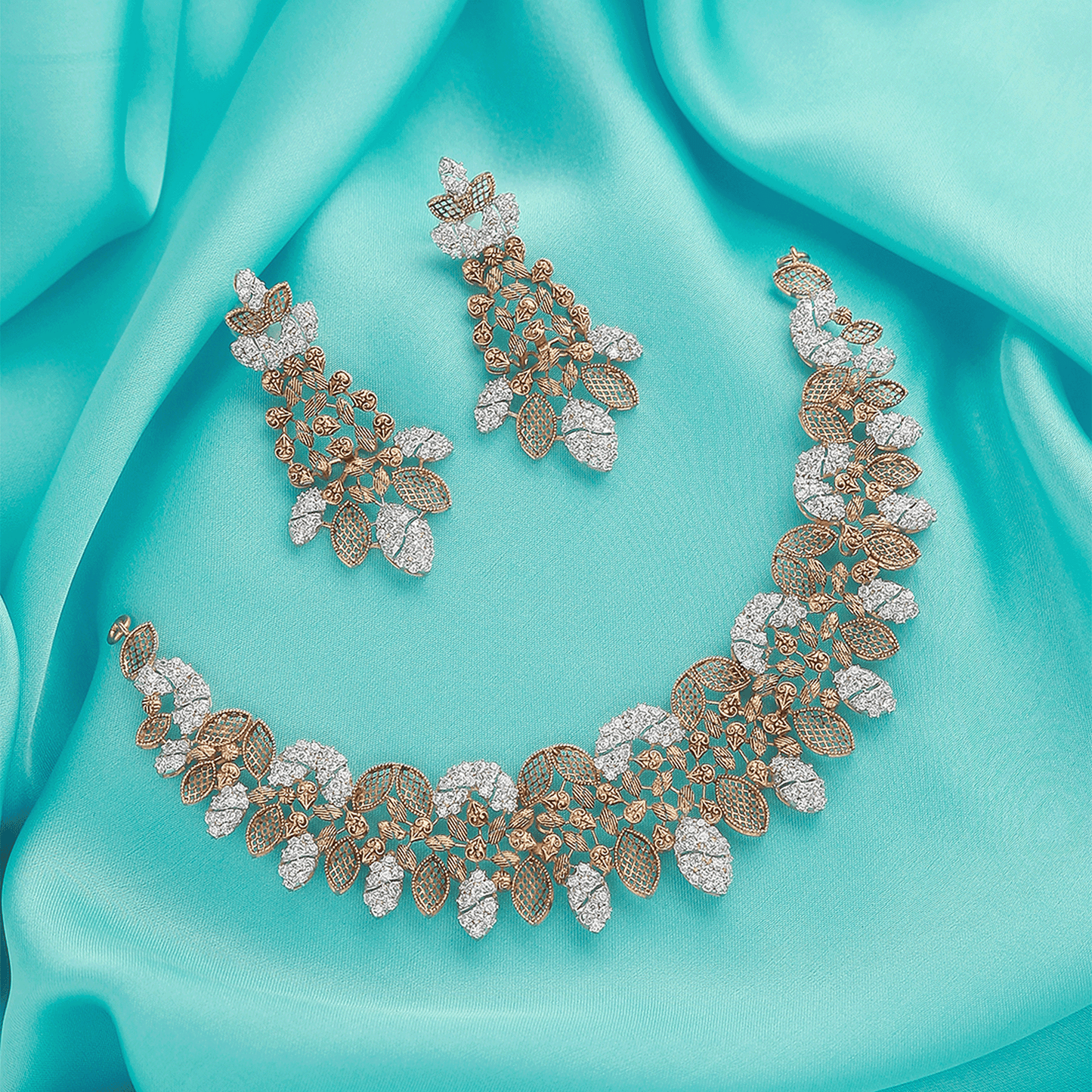 Laurel Necklace Set