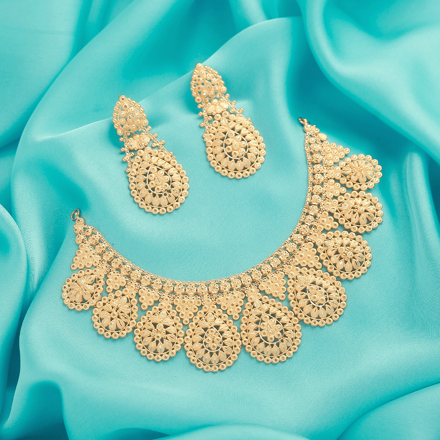 Munificent Necklace Set