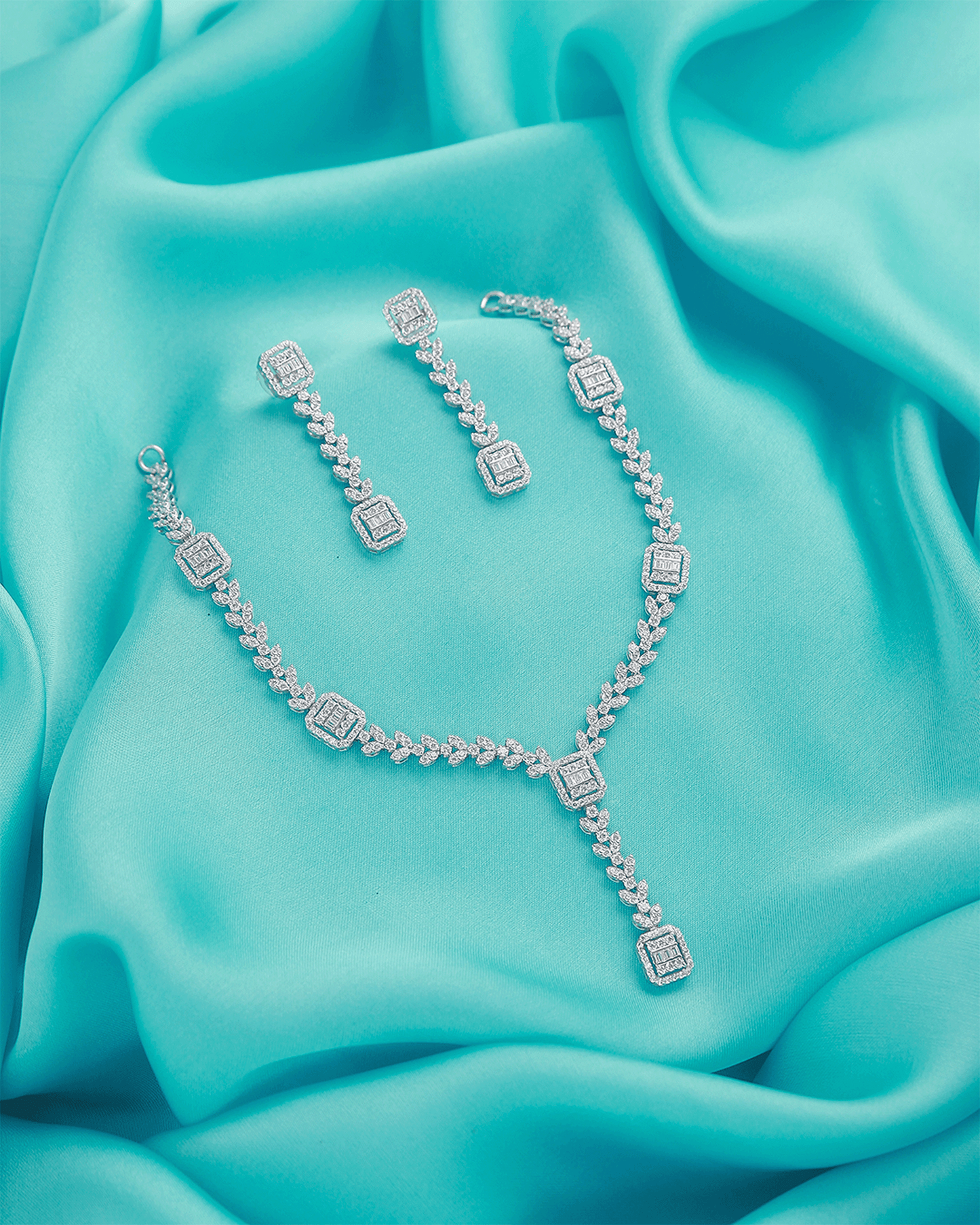 Lumin Necklace Set