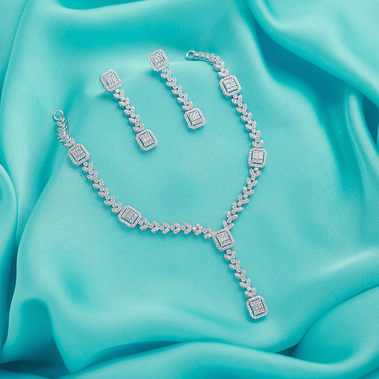 Lumin Necklace Set