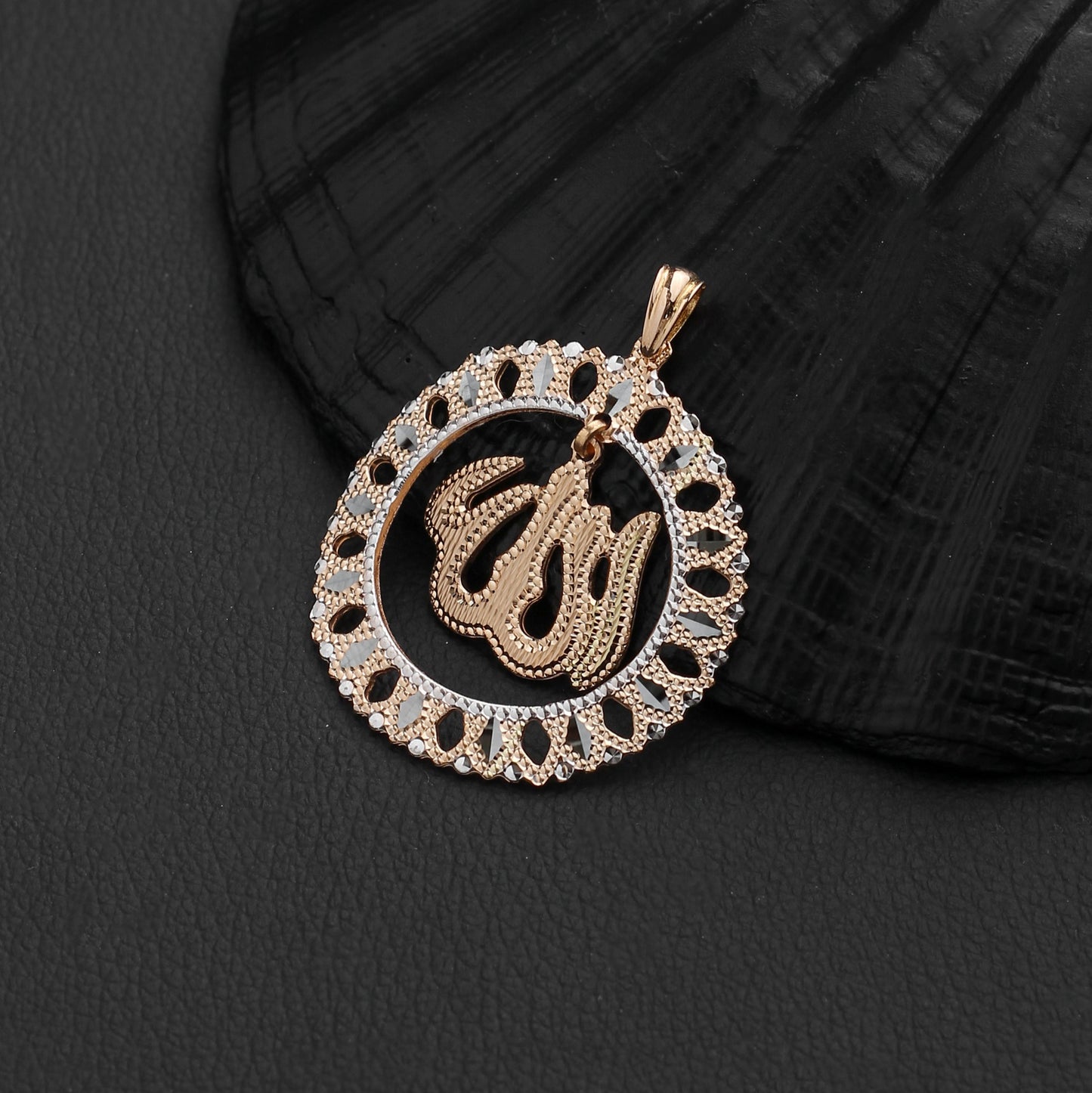 Veritas Pendant