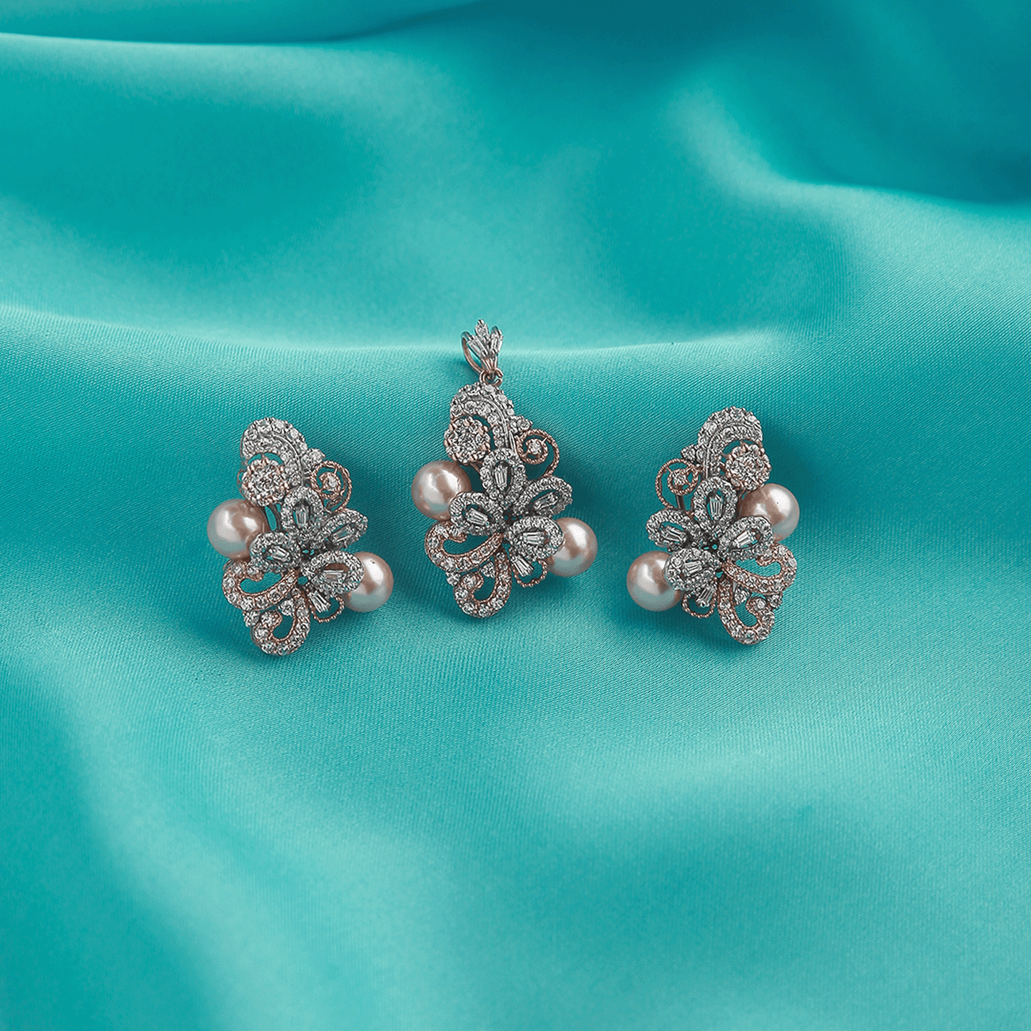 Redolent Pendant Set