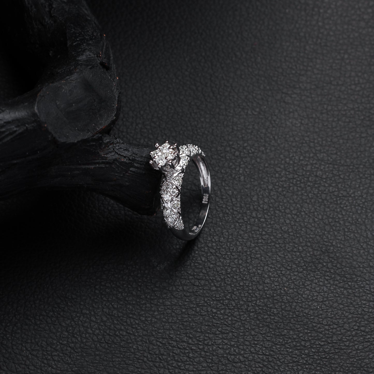 Glisten Ring