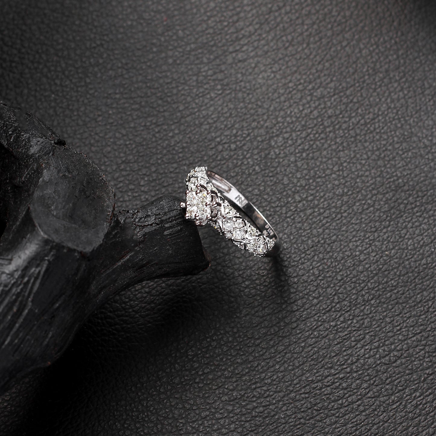 Glisten Ring