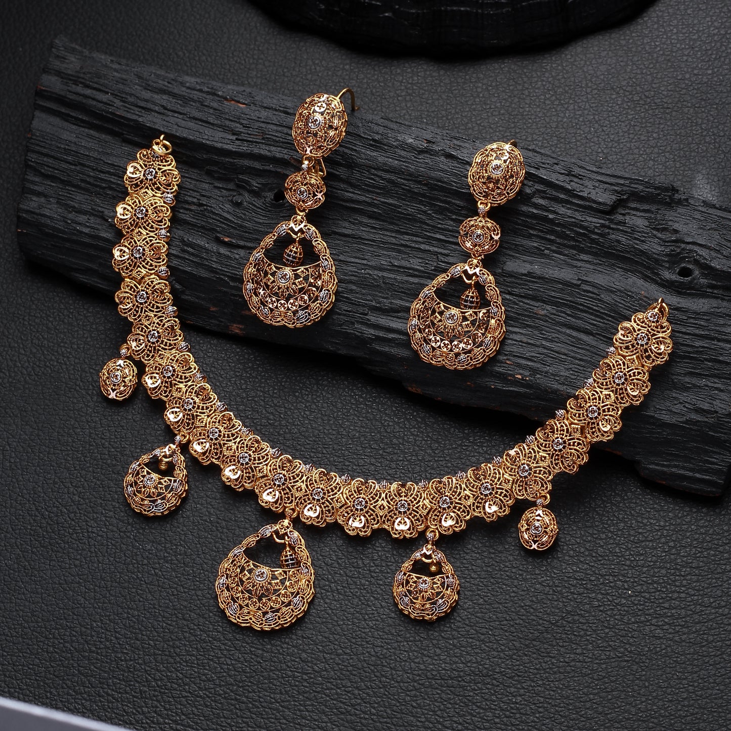 Eburnean Necklace Set