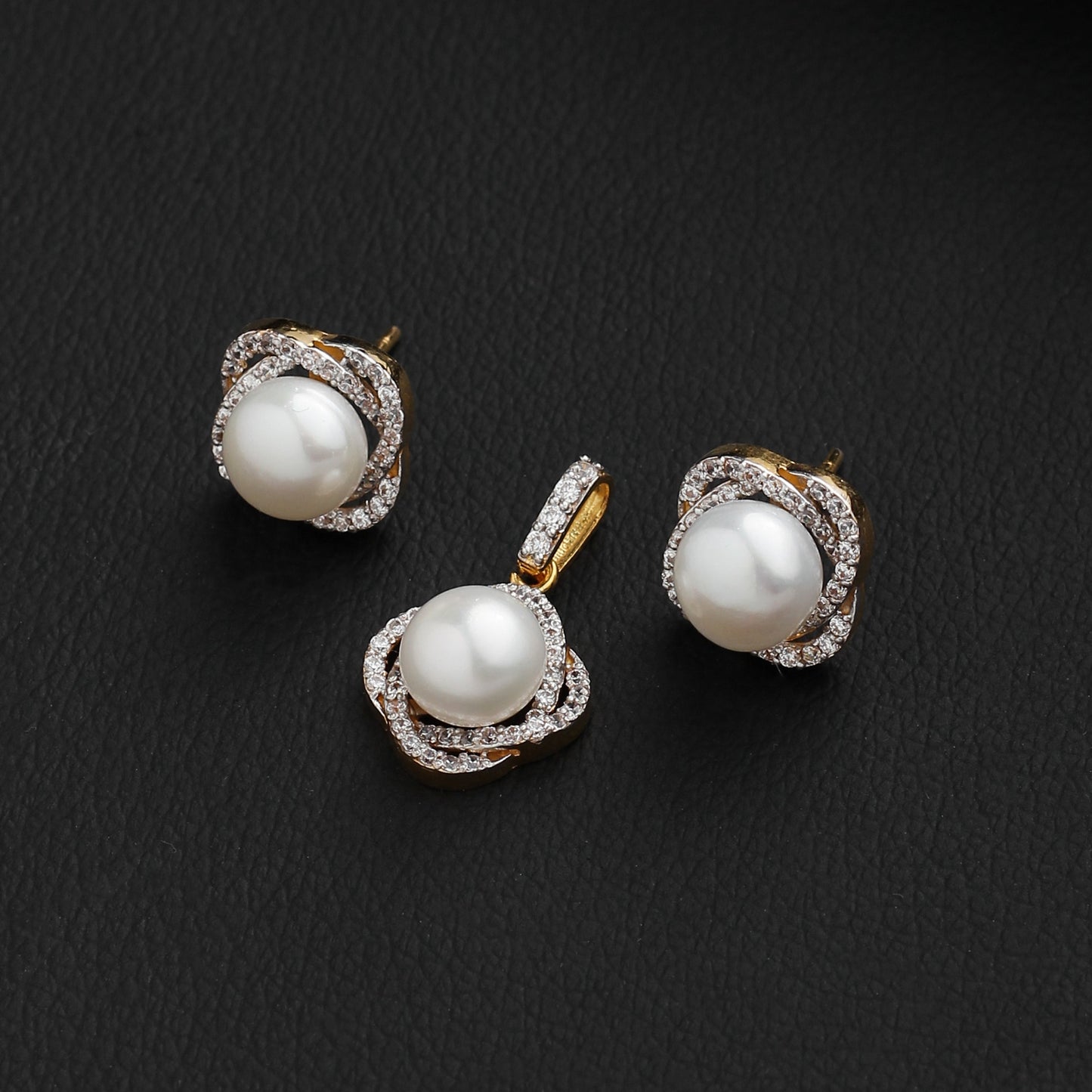 Lian Pendant Set