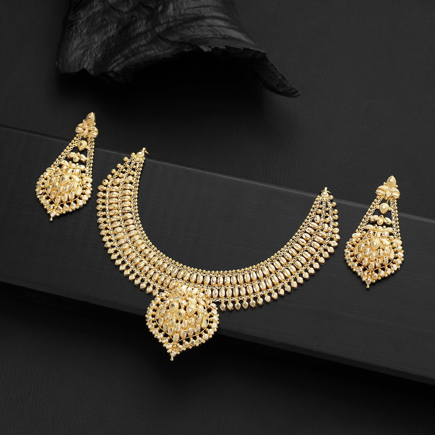 Imber Necklace Set