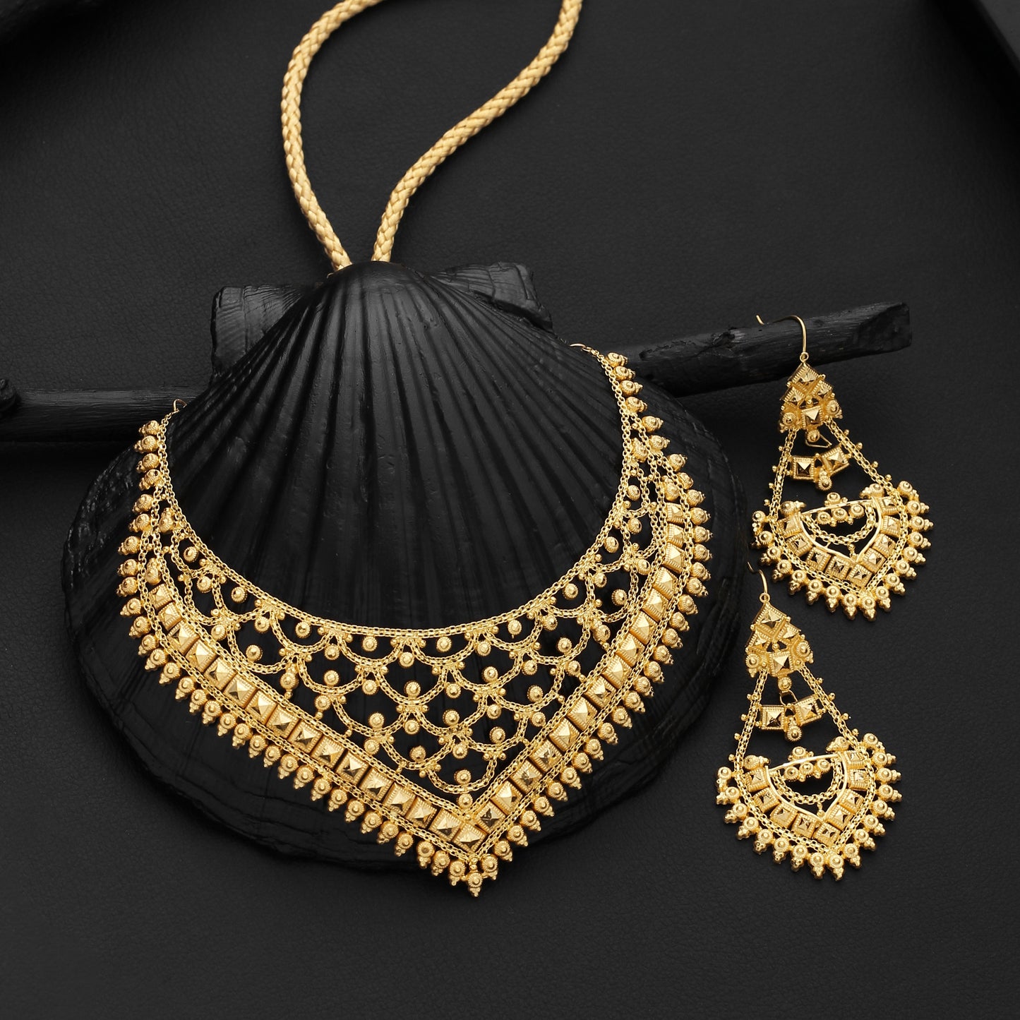 Akira Necklace Set