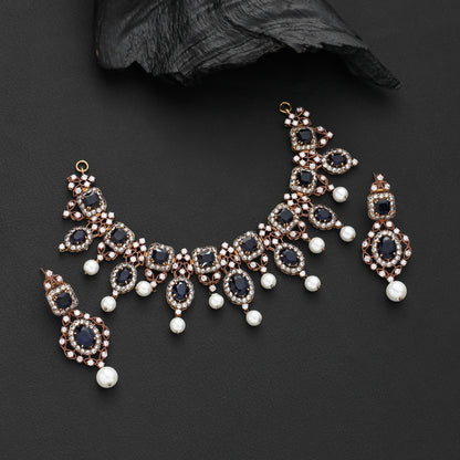 Vividia Necklace Set