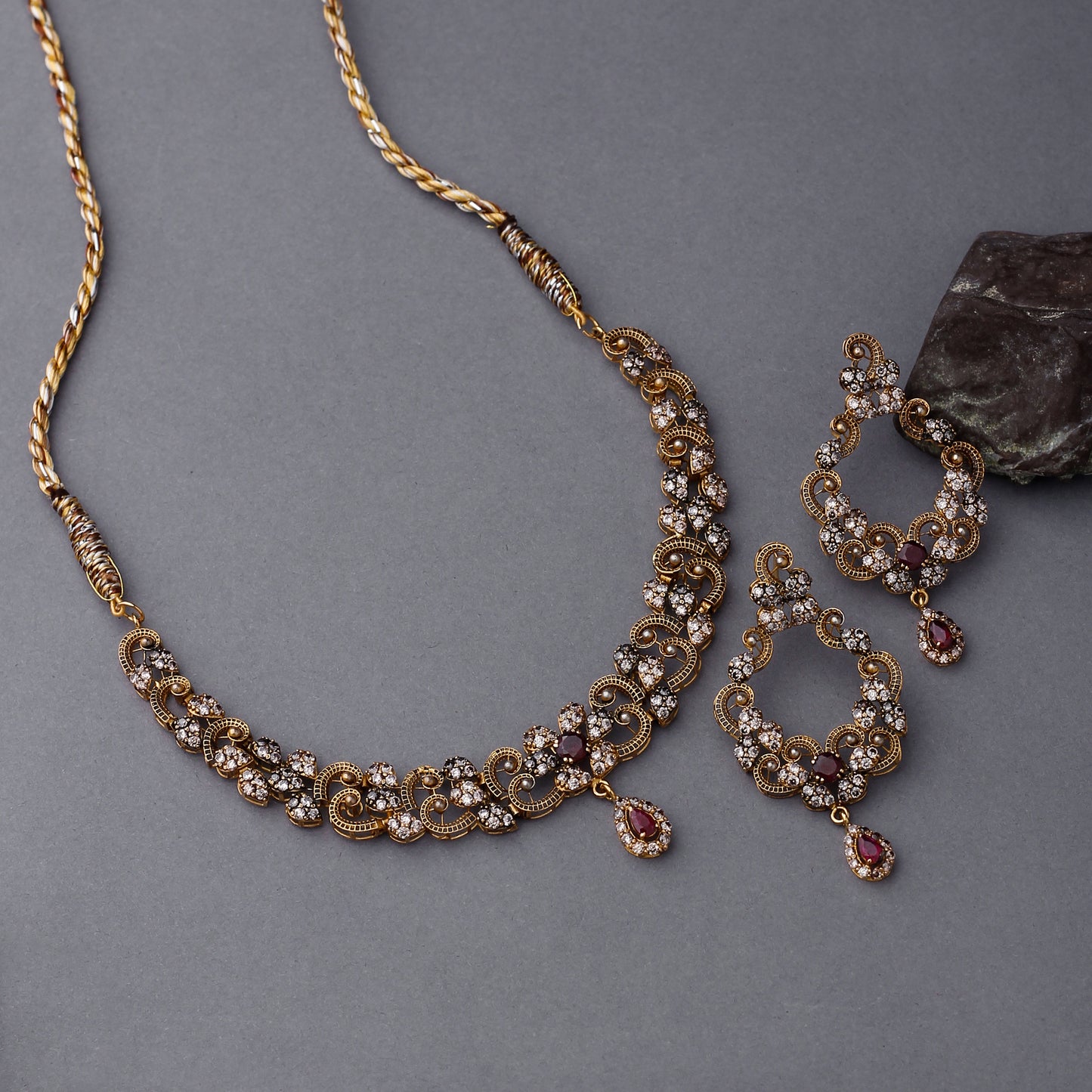 Eucharis Necklace Set